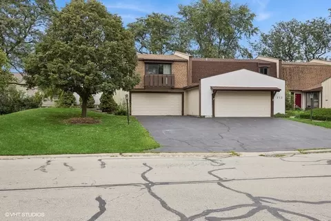 215 Cascade Dr, Indian Head Park, IL 60525