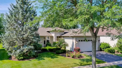 12657 Cold Springs Dr, Huntley, IL 60142