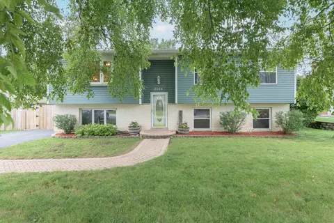 2204 Witchwood Ln, Lindenhurst, IL 60046