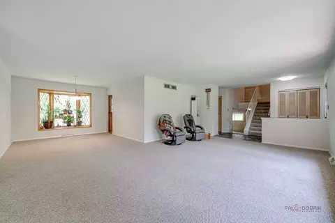 Living - 4700 Thorntree Ln, Rolling Meadows, IL 60008 photo 5 of 8