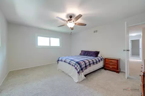 Bedroom - 4700 Thorntree Ln, Rolling Meadows, IL 60008 photo 4 of 5