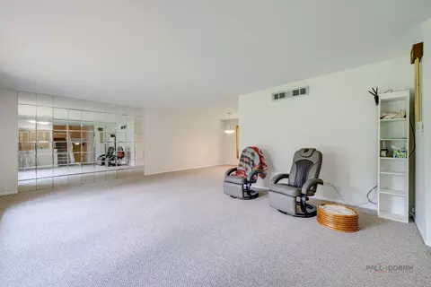 Living - 4700 Thorntree Ln, Rolling Meadows, IL 60008 photo 4 of 8