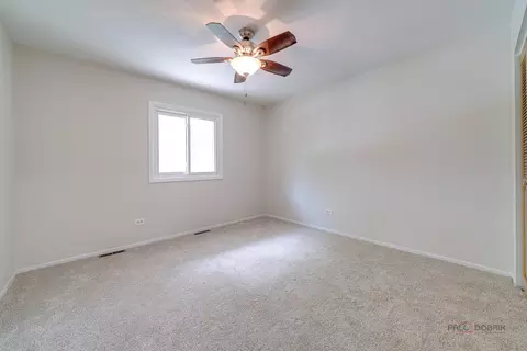 Bedroom - 4700 Thorntree Ln, Rolling Meadows, IL 60008 photo 1 of 5