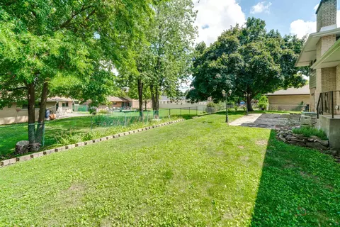 Exterior - 4700 Thorntree Ln, Rolling Meadows, IL 60008 photo 6 of 6