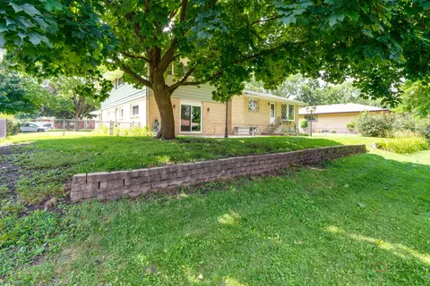 Exterior - 4700 Thorntree Ln, Rolling Meadows, IL 60008 photo 5 of 6
