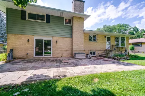 Exterior - 4700 Thorntree Ln, Rolling Meadows, IL 60008 photo 4 of 6
