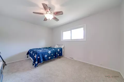 Bedroom - 4700 Thorntree Ln, Rolling Meadows, IL 60008 photo 3 of 5