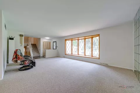 Living - 4700 Thorntree Ln, Rolling Meadows, IL 60008 photo 3 of 8