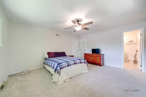 Bedroom - 4700 Thorntree Ln, Rolling Meadows, IL 60008 photo 5 of 5