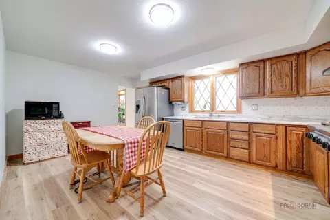 Kitchen - 4700 Thorntree Ln, Rolling Meadows, IL 60008 photo 1 of 3