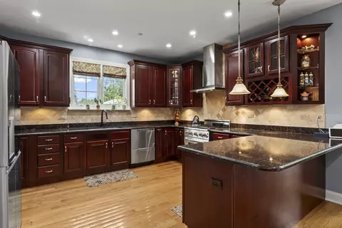2279 Westview Dr, Des Plaines, IL 60018 photo 13