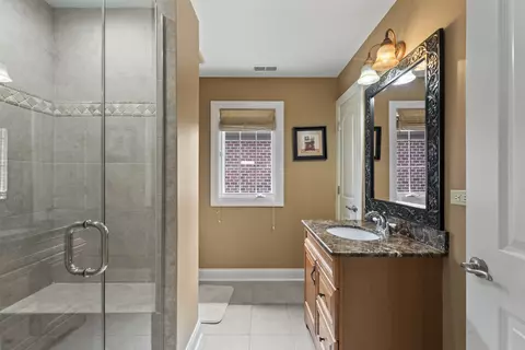 2279 Westview Dr, Des Plaines, IL 60018 photo 30