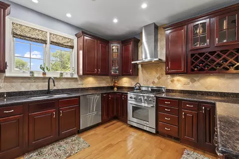2279 Westview Dr, Des Plaines, IL 60018 photo 11