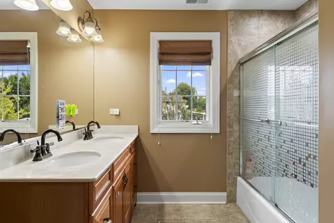 2279 Westview Dr, Des Plaines, IL 60018 photo 29