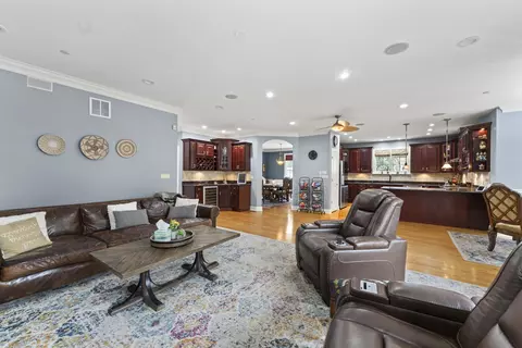2279 Westview Dr, Des Plaines, IL 60018 photo 16