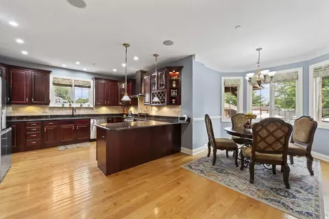 2279 Westview Dr, Des Plaines, IL 60018 photo 14