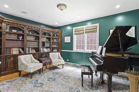 2279 Westview Dr, Des Plaines, IL 60018 photo 10
