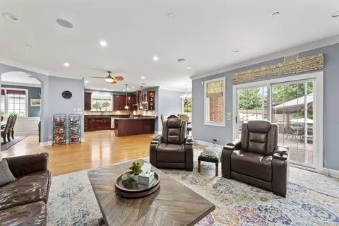 2279 Westview Dr, Des Plaines, IL 60018 photo 15