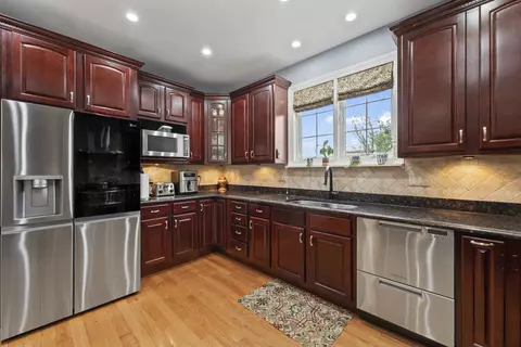2279 Westview Dr, Des Plaines, IL 60018 photo 12
