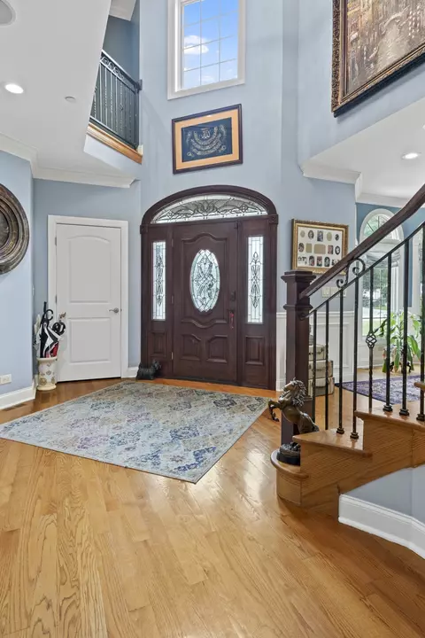 2279 Westview Dr, Des Plaines, IL 60018 photo 3