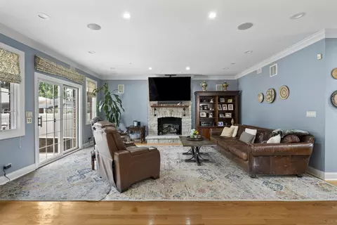 2279 Westview Dr, Des Plaines, IL 60018 photo 19