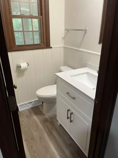 Bath - 1019 Gregory St, Normal, IL 61761 photo 1 of 8