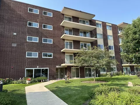 5300 Walnut Ave #22B, Downers Grove, IL 60515