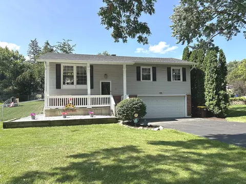 6407 Redbird Ln, Crystal Lake, IL 60012