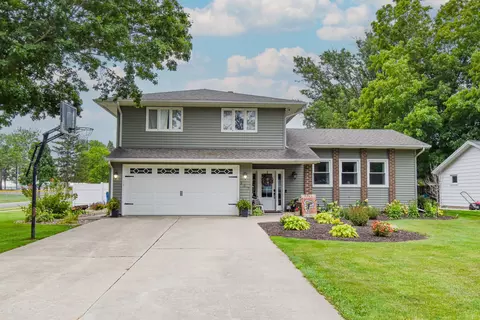 207 E Washington St, Flanagan, IL 61740 photo 2