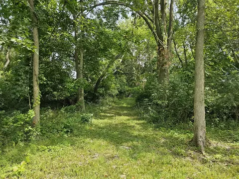 Exterior - 911 5 Melugins Grove Rd, Compton, IL 61318 photo 15 of 18