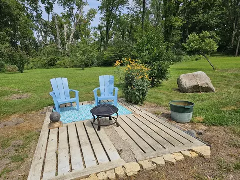 Exterior - 911 5 Melugins Grove Rd, Compton, IL 61318 photo 14 of 18