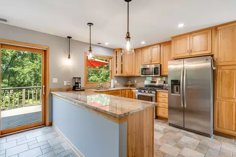 Kitchen - 911 5 Melugins Grove Rd, Compton, IL 61318 photo 2 of 3