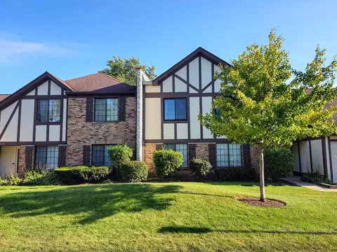 1733 N Emerald Bay #8, Palatine, IL 60074