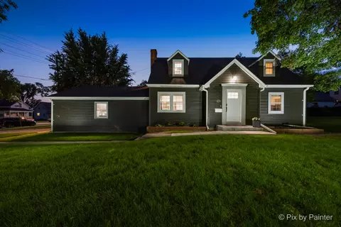 Exterior - 1005 Center St, Mchenry, IL 60050 photo 2 of 9