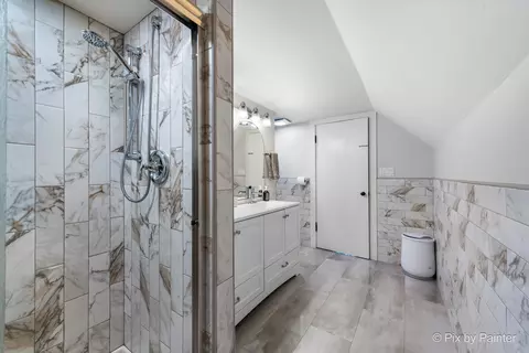Bath - 1005 Center St, Mchenry, IL 60050 photo 2 of 3
