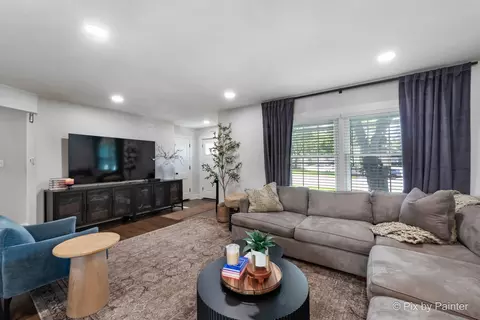 Living - 1005 Center St, Mchenry, IL 60050 photo 1 of 2