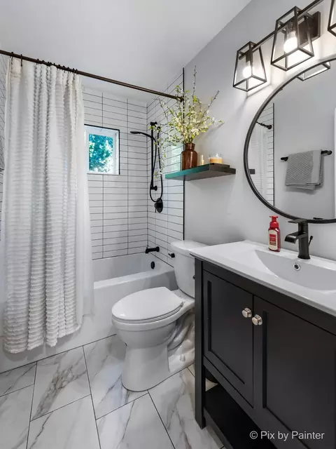Bath - 1005 Center St, Mchenry, IL 60050 photo 1 of 3
