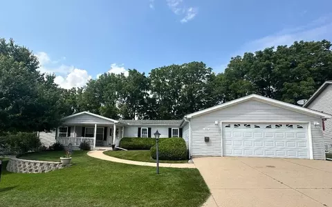 5724 Cypress Ln, Machesney Park, IL 61115