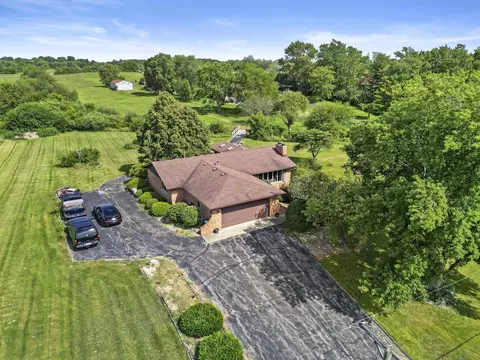 24833 S Center Rd, Frankfort, IL 60423