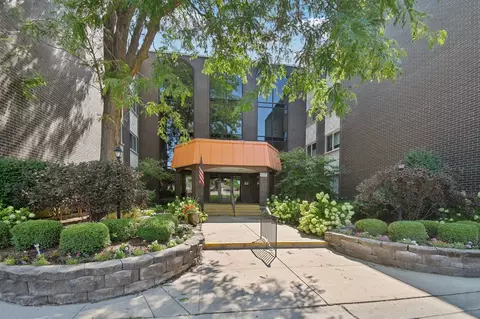 9529 Bronx Ave #106, Skokie, IL 60077