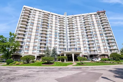 40 N Tower Rd #5N, Oak Brook, IL 60523