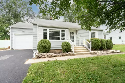 147 Hawthorne Ln, New Lenox, IL 60451