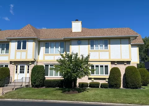 4 St Moritz Dr #202, Palos Park, IL 60464