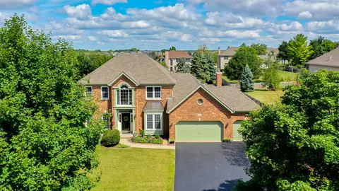 3600 Lakeview Dr, Algonquin, IL 60102