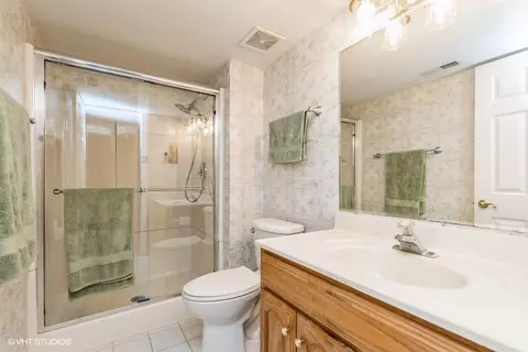 Bath - 3600 Lakeview Dr, Algonquin, IL 60102 photo 4 of 4