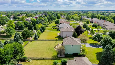 View/Area - 3600 Lakeview Dr, Algonquin, IL 60102 photo 6 of 6