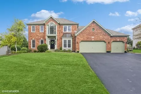 Exterior - 3600 Lakeview Dr, Algonquin, IL 60102 photo 1 of 2