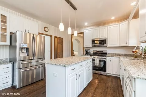 Kitchen - 3600 Lakeview Dr, Algonquin, IL 60102 photo 1 of 1