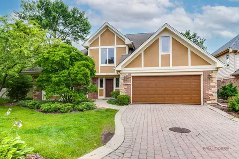 313 Rivershire Ct, Lincolnshire, IL 60069