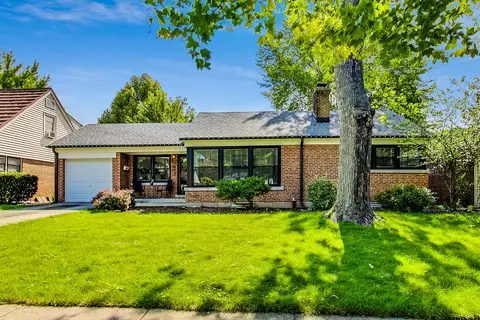 843 S Vail Ave, Arlington Heights, IL 60005